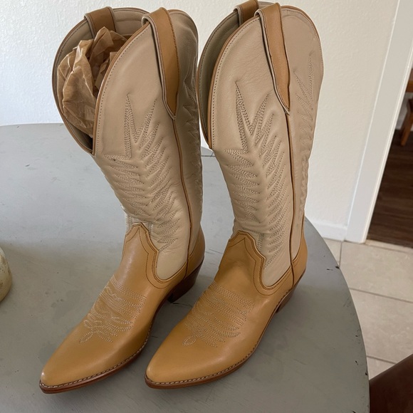 Balm Wears The Cowboy Boot - Date Shake, Handmade - Picture 5 of 5